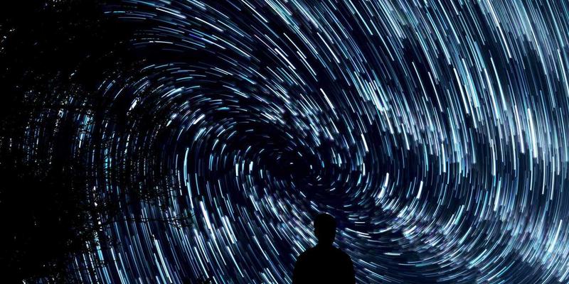 极简风家居的金属点睛术：巧用黄铜、不锈钢细节，打造高级感空间